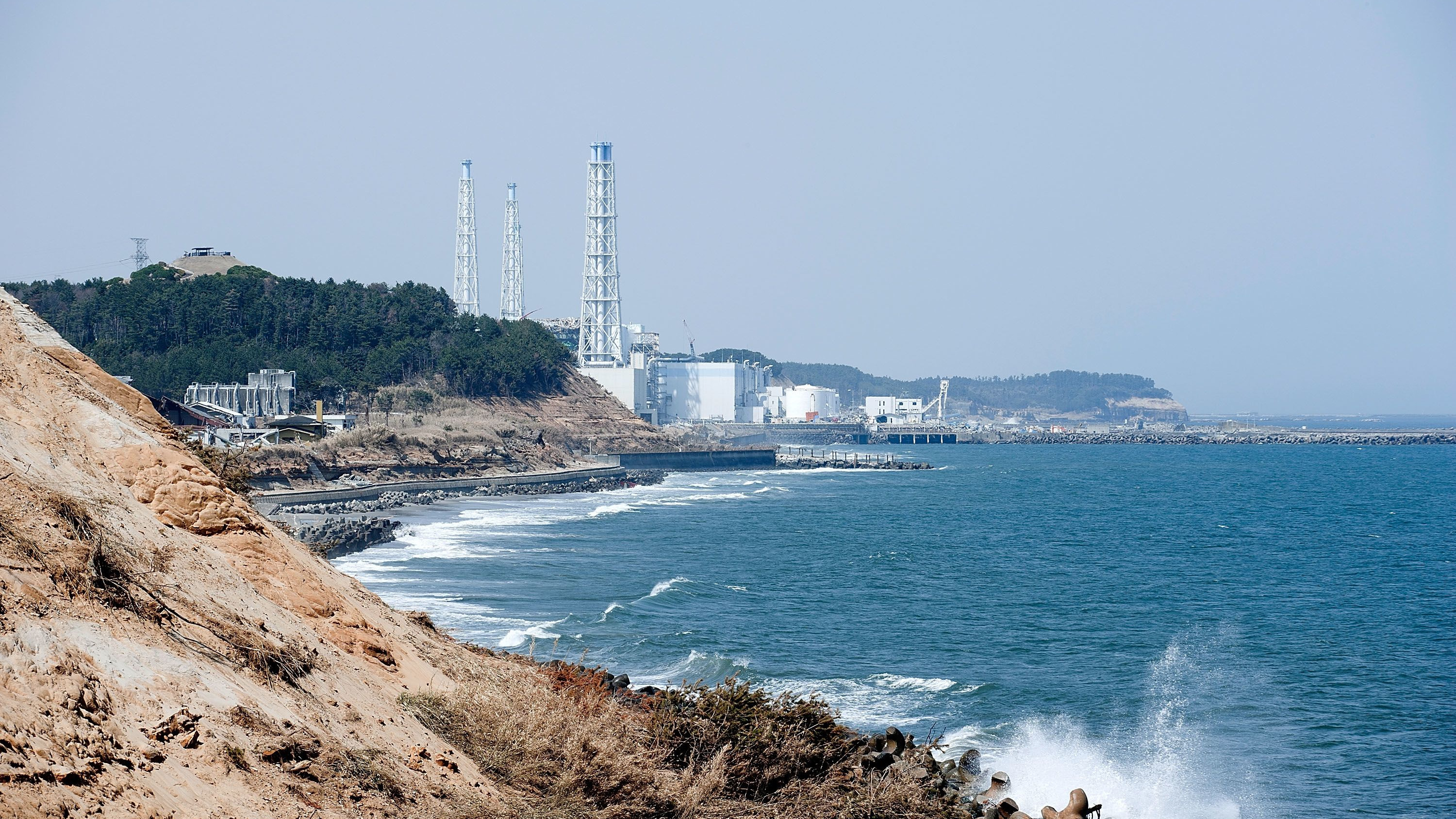 Zasho Yaponiya Tolkova Drzhi Da Izhvrli Toksichnata Voda Ot Aec Fukushima V Tihiya Okean Bloomberg