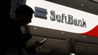 Акциите на SoftBank поскъпват заради възможна инвестиция от $500 млн. в OpenAI