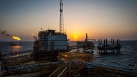 Петролът отново поевтиня заради негативните перспективи в Китай и преговорите с Иран