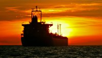 Гърция удължава военноморските учения, за да прогони руските петролни танкери