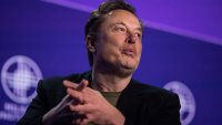 Tesla наистина се нуждае от роботакситата, за да оправдае оценката си