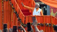Моди печели убедителна победа на изборите в Индия, показват екзитполове
