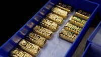 Златото се стабилизира при очаквания за още понижения на лихвите в САЩ