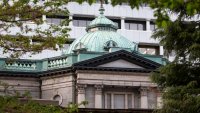 Банката на Япония вдигна лихвите за първи път от 17 години, но йената пострада
