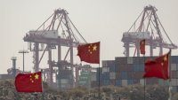 Износът на Китай се завръща към растеж през април, стимулирайки икономиката