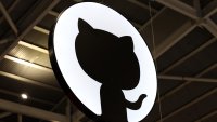 GitHub ще внедри AI моделите на Google, Anthropic в асистента си за програмиране 