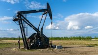 Намаляващи запаси в САЩ спряха спада на петрола