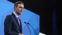 Премиерът на Испания заплаши да се оттегли след разследване срещу съпругата му