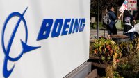 Boeing се нуждае от помощ, за да спре изтичането на хора и пари