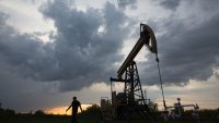 Петролът поскъпва, докато Саудитска Арабия сигнализира опасения за търсенето