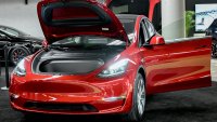 Акциите на Tesla са в "ничия земя" след 43% погром преди отчета за тримесечието
