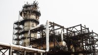 Петролът поддържа двудневна загуба след данни за нарастващи запаси в САЩ