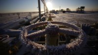 Санкциите работят: данъчните приходи от нефт и газ на Русия се сринаха с 46%