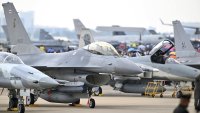 Тайландски удари с F-16 разклащат мирния план на Тръмп в Камбоджа