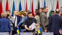 НАТО ще предложи на Украйна "мост" за евентуално членство