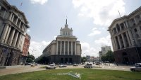 България в политическо безвремие - какво става с икономиката? Попитахме експертите
