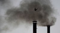 Китай хвърля в затвора 47 директори на стоманени заводи заради фалшиви данни за емисии
