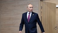 Путин подкрепя идеята за примирие, но иска да го обсъди с Тръмп