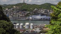 Корабите възобновяват маршрутите край Тайван, докато Китай обяви нови учения