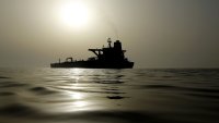 Trafigura: "Сенчестият флот" от танкери, превозващи руски петрол, набъбва до 600 кораба