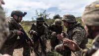Макрон обеща изтребители и военни инструктори за армията на Украйна 