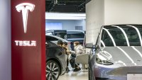 Tesla пуска изцяло самоуправляващи се автомобили в Китай и Европа през 2025