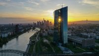 ЕЦБ изпраща предупредителен сигнал към банките заради риска от рецесия