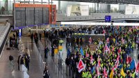 Климатични активисти затвориха летището във Франкфурт   