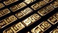 Централните банки искат да купуват още злато въпреки рекордната му цена