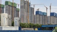 Китайските застрахователи предупреждават за рискове в още един имотен гигант