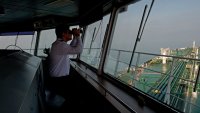 Дефицит на петролни танкери заради атаките в Червено море, които отклоняват търговията