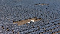 Китай облекчи правилата, които заплашваха бума на слънчевата енергия в страната