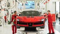 Суперавтомобилите на Ferrari за £315 000 ръмжат предупредително за електромобилите