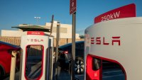 BP иска да купи зарядните на Tesla и влага $1 млрд. в разширяване на мрежата си