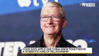 Тим Кук подчерта симбиотичната връзка на Apple с Китай