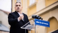 Орбан закърпва бюджета като прибира "допълнителните печалби" на компаниите
