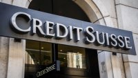 Проблемите за Credit Suisse се задълбочават с рекорден срив на акциите