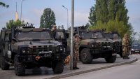 Десетки войници на НАТО са пострадали при сблъсък със сърби в Косово