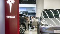 Силициевата завеса между САЩ и Китай може да падне върху автономното бъдеще на Tesla