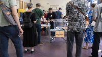 Избирателната активност във Франция се покачва в първия тур на изборите