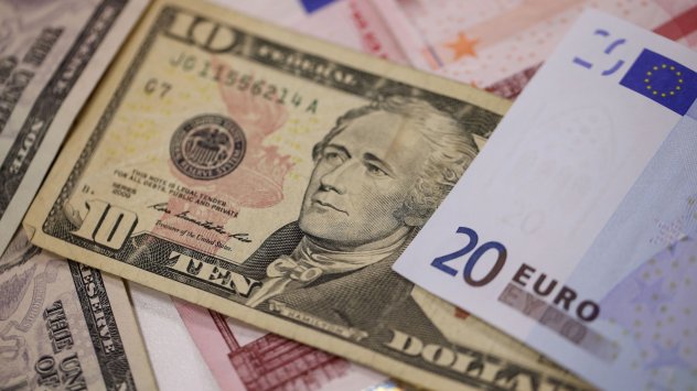 Паралелният свят на „валутните войни“ започва да се промъква в