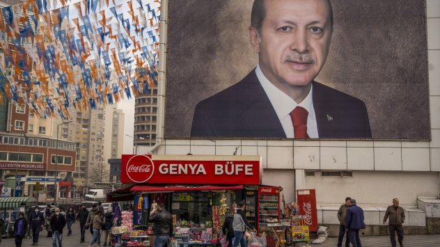 Нов спад от 9% в турската лира този месец и