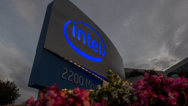 Intel е информирал клиентите си, че ще повиши цените на
