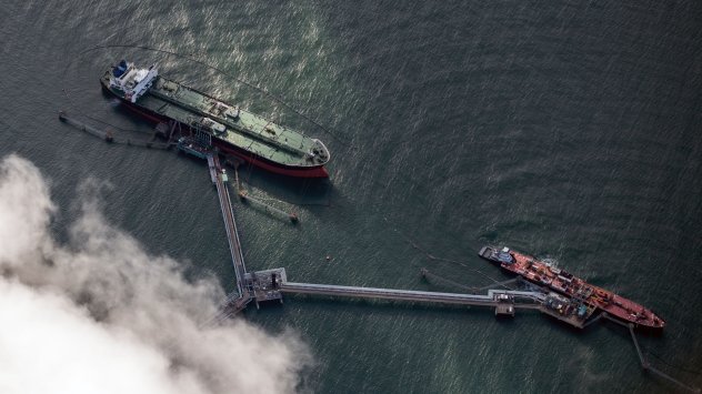 Петролът възобнови печалбите си при признаци, че търсенето в Китай