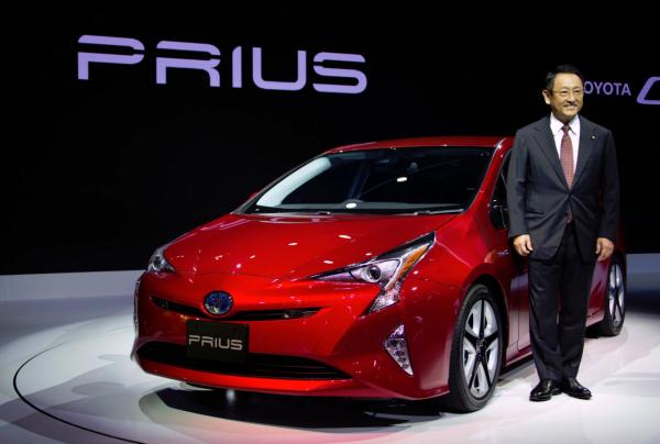 <p>Акио Тойода, президент на Toyota Motor Corp. пред четвъртото поколение Prius hybrid на автосалона в Токио /Tokyo Motor Show/ 29 октомври-8 ноември 2015.</p>

<p>Photographer: Tomohiro Ohsumi/Bloomberg</p>

<p>&nbsp;</p>
