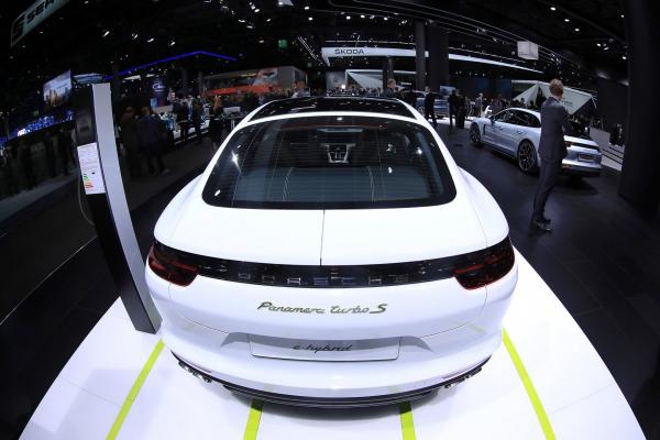 <p>Porsche Panamera Turbo S на автосалона във Франкфурт. 11 септември 2017. Photographer: Simon Dawson/Bloomberg.</p>
