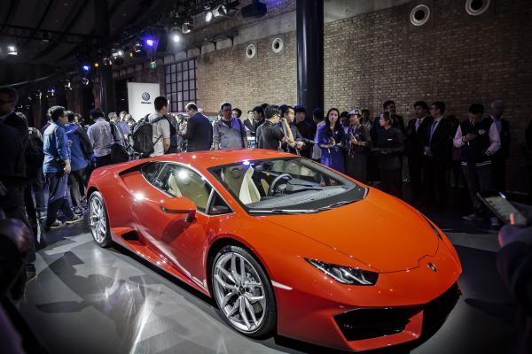 <p>Lamborghini Huracan на автосалона в Пекин, 25/4/2016. Photographer: Qilai Shen/Bloomberg</p>
