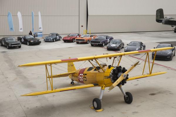 <p>Коли зад двуплощник Stearman Model 75 на тармака на летище Камарило в Музея на авиацията от Втората световна война.</p>

<p>Photographer: Patrick T. Fallon/Bloomberg</p>
