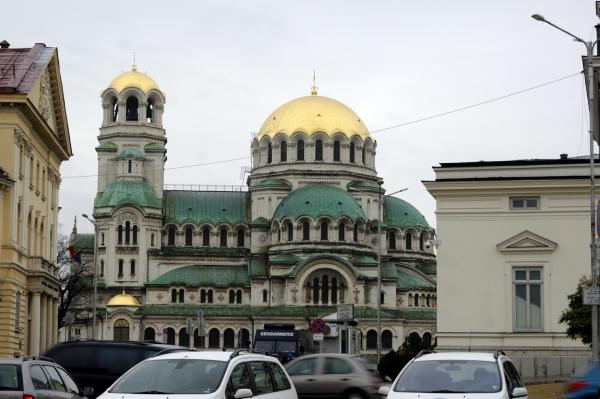 <p>Жандармерия до НС в началото на протеста срещу скъпите винетки.</p>

<p>Тъй като се очертава недостиг на средства и парите на ЕС не може да се ползват след програмен период 2014-2020 г., се налага нов подход за покриване на разходите&nbsp; за поддържане на пътищата, мотивира се правителството.</p>

<p>Снимка: Bloomberg TV Bulgaria</p>
