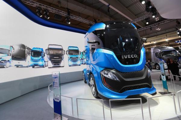 <p>Iveco Z на IAA - изложението за камиони в Хановер, Германия, 21 септември 2016. Photographer: Krisztian Bocsi/Bloomberg.</p>

<p>Тежкотоварното подразделение MAN SE на Volkswagen AG ще продължи да развива глобалното си присъствие след сделката за купуване на американската Navistar International Corp. Европейският производител се готви за технологични промени, вкючително електромобили.</p>
